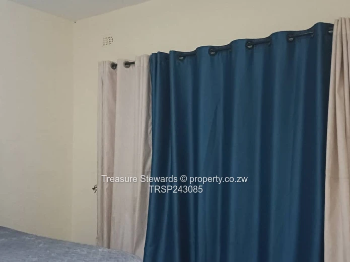 Sunlit Modern 3-Bed Apartment in Gletwin Park - Borehole