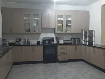 3 Bedroom Flat & Apartment
