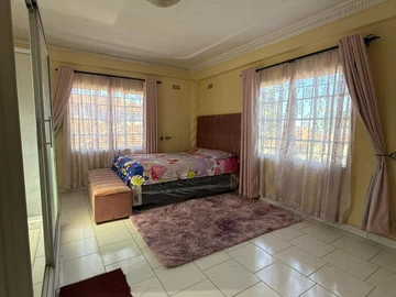 6 Bedroom House