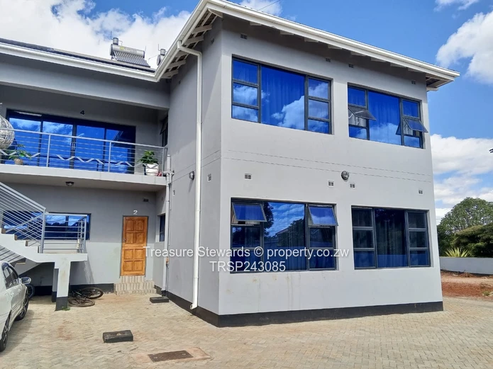 Sunlit Modern 3-Bed Apartment in Gletwin Park - Borehole