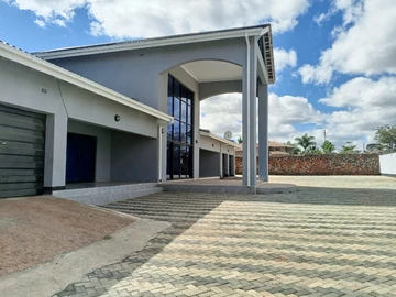 3 Bedroom Flat & Apartment