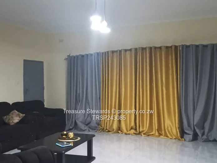 Sunlit Modern 3-Bed Apartment in Gletwin Park - Borehole