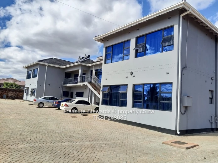 Sunlit Modern 3-Bed Apartment in Gletwin Park - Borehole